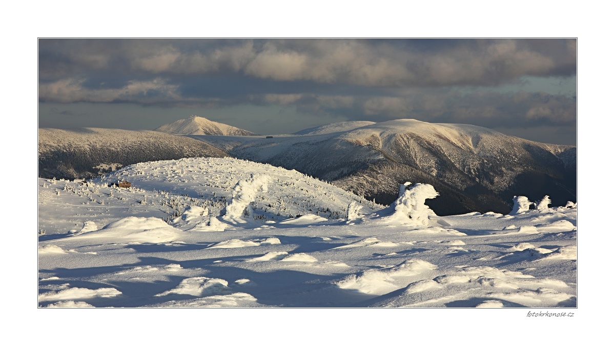 Panorama vchodnch Krkono